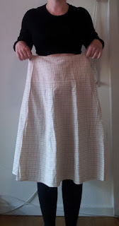 Ternet nederdel og langærmet til fiks kjole.
